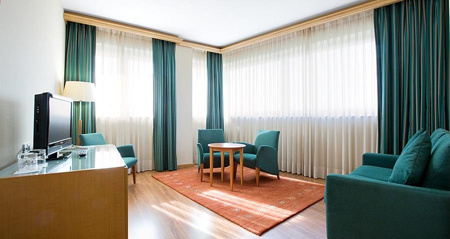 Holiday Inn Express Logrono Rioja By Ihg Экстерьер фото